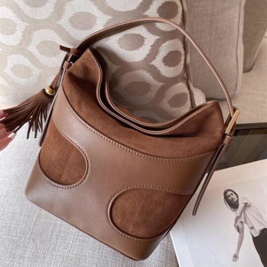 Chic Versatile Retro Suede Tassel Bag